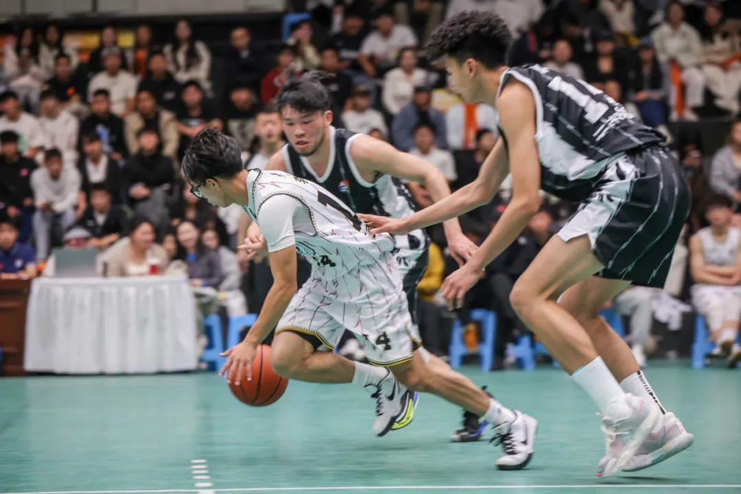 云南大学生男子篮球超级联赛在万象城体育awcsport激情开战