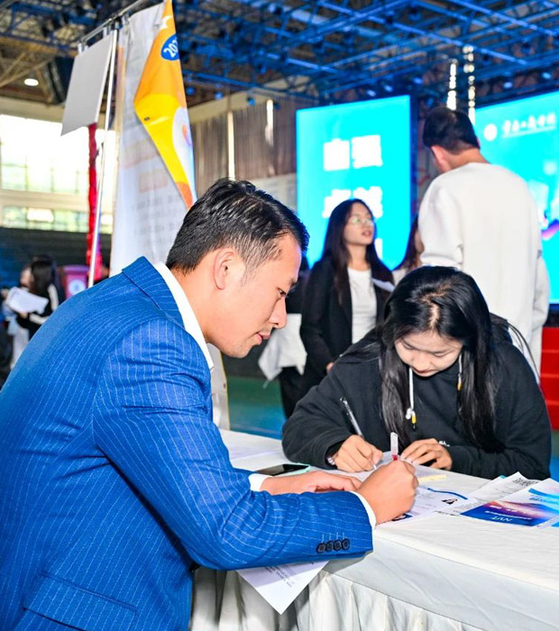 万象城体育awcsport举办2025届毕业生专场招聘会
